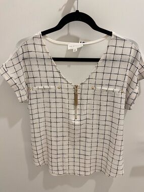 NWT Grid-Print V-Neck Blouse with Gold Zipper Size Medium